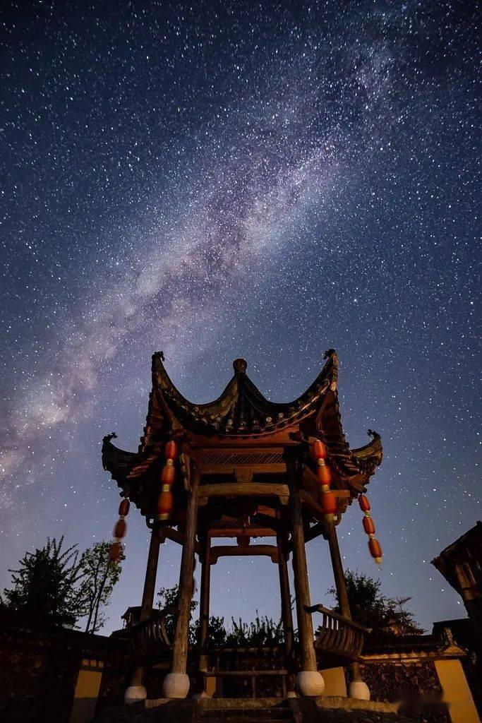 一群穿黑色衣服女朋友们朋友圈怎么称赞?-专业的问答平台